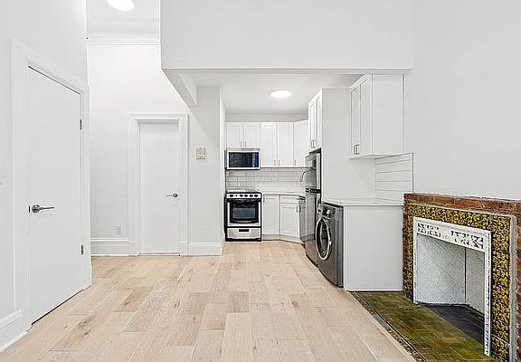 3rd image of 904 President St APT 3