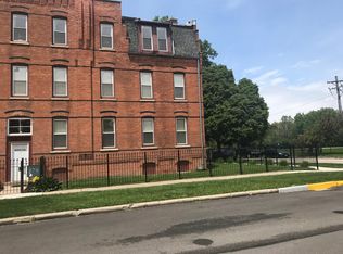 820 E 106th St, Chicago, IL 60628