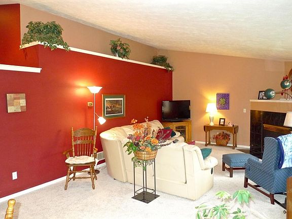 3rd image of 1074 Pinewood Dr NW