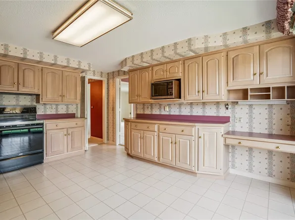 100 Thompson Dr SE APT 212, Cedar Rapids, IA 52403