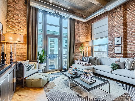 3rd image of 1735 N Paulina St APT 604
