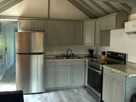 4th image of 825 Copeland Ave #3