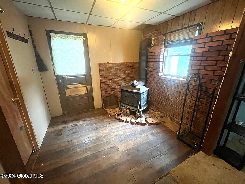 3rd image of 225 Texacanna Rd