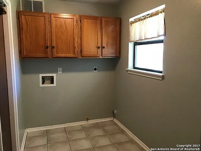 13851 Susancrest Dr — Photo 12