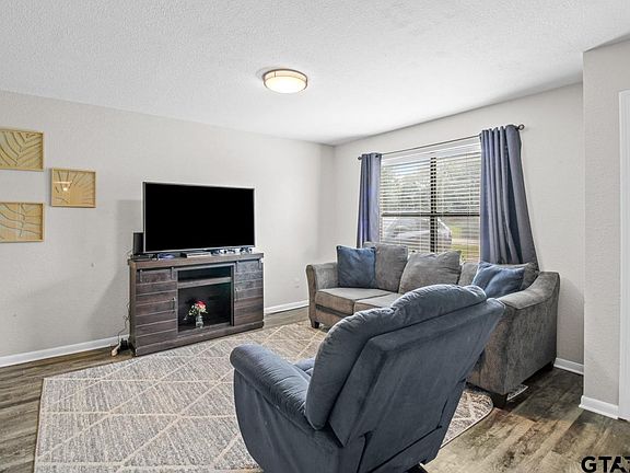 5th image of 3160 Roosevelt Dr