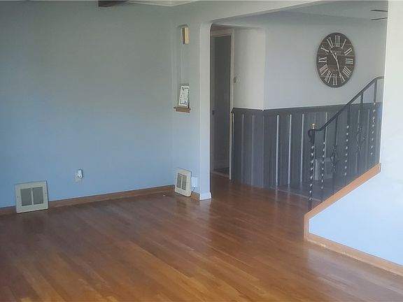 5th image of 30148 Truman Ave