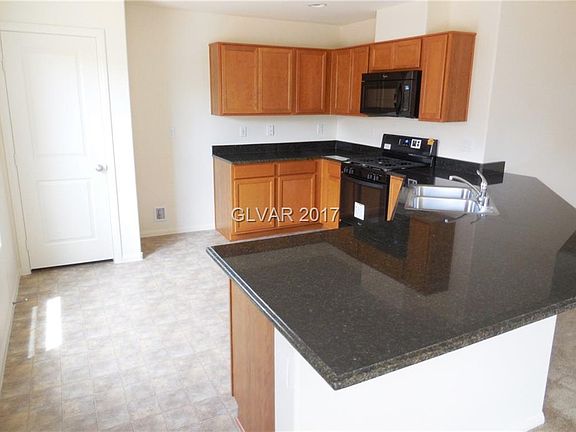 4th image of 919 Harbor Ave #0