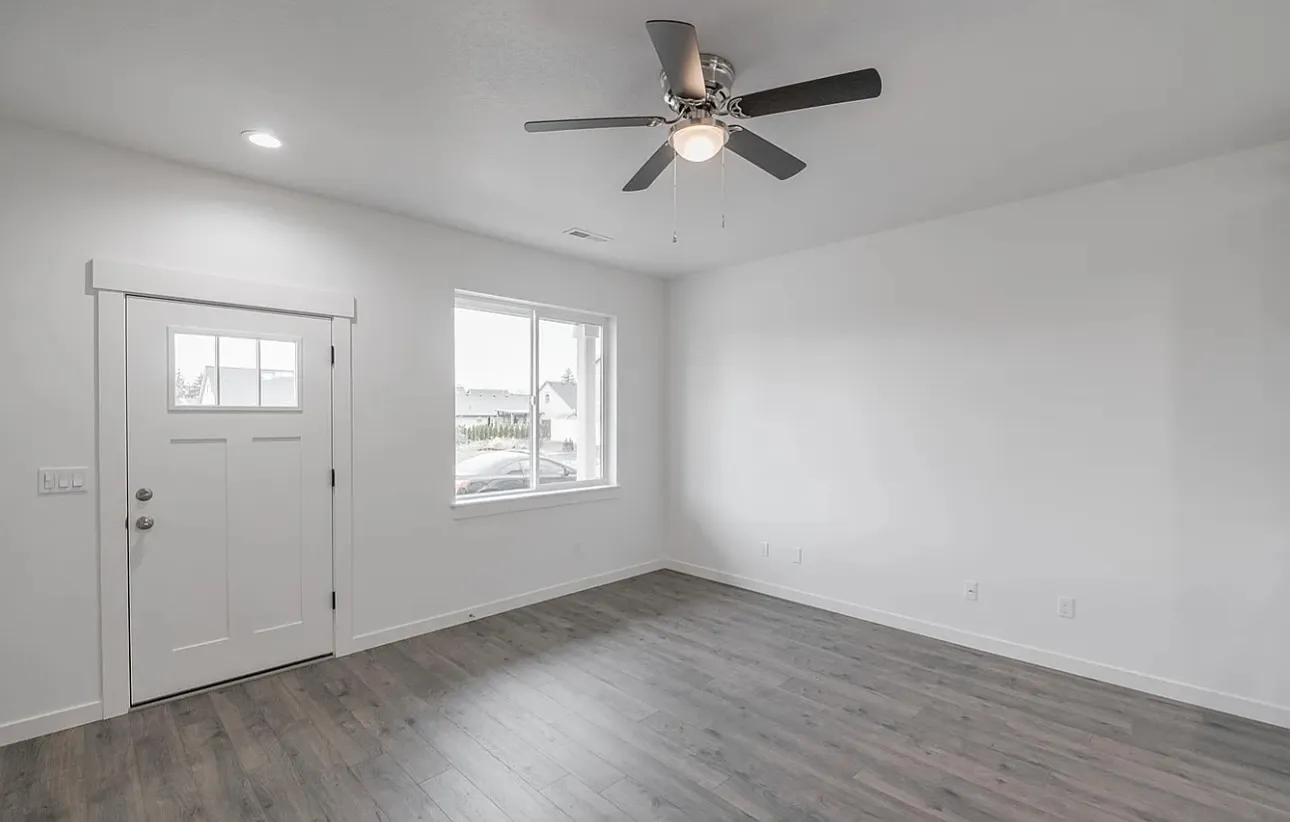 3 bed, 1335 sqft, $2,100 — Photo 3