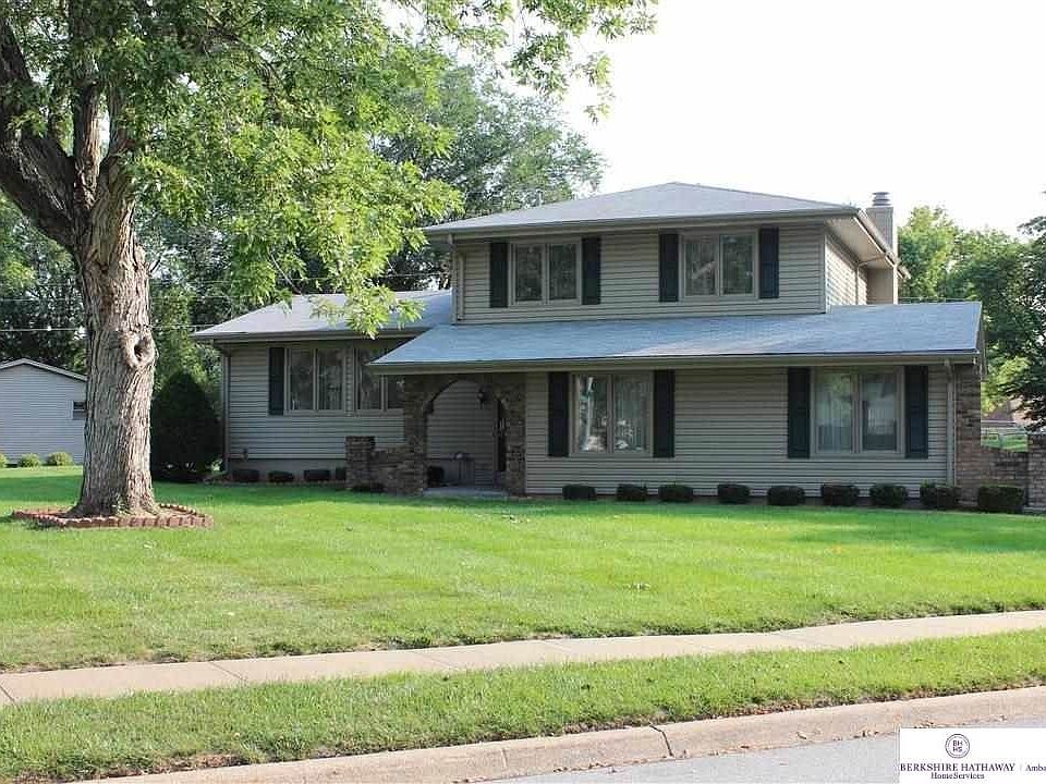 1st image of 818 Matthies Dr