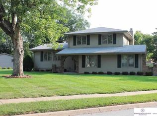 818 Matthies Dr, Papillion, NE 68046