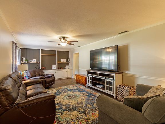 5th image of 1109 Linda Dr