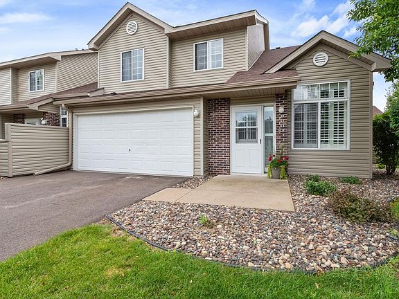 2nd image of 2440 Oakridge Cir