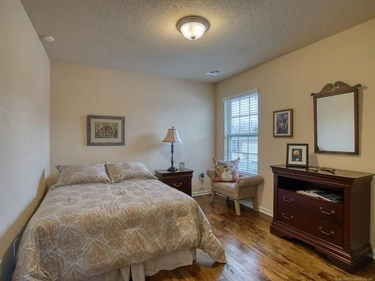 10724 Masters Cir — Photo 20