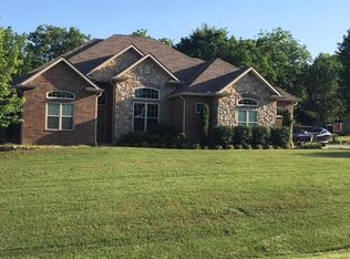 106 Lakewood Dr, Coffeyville, KS 67337