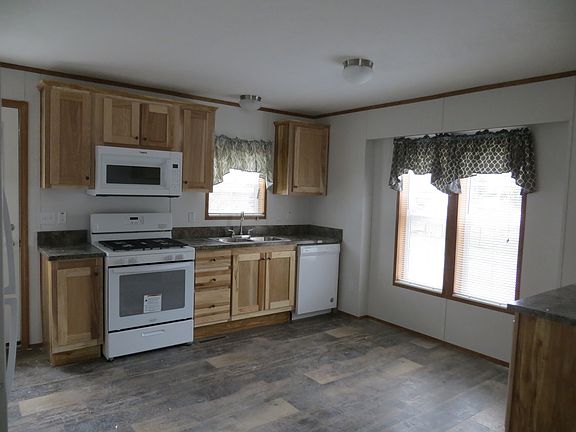 3rd image of 18 Saratoga Dr
