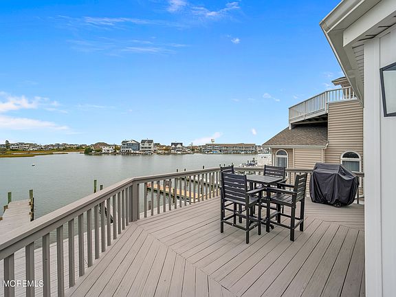 4th image of 28 Harborside Dr E