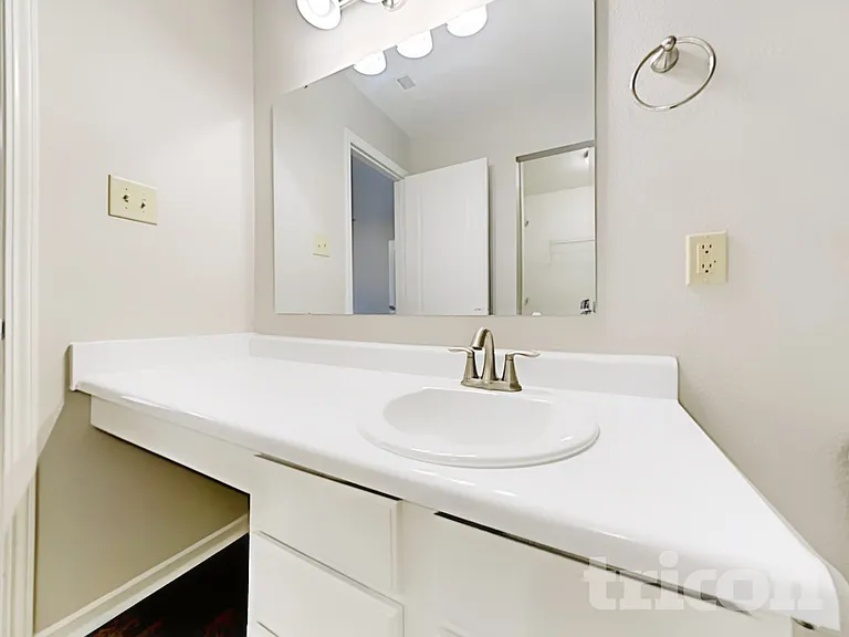 2336 Blackthorn Dr — Photo 12
