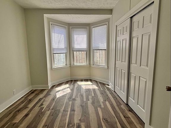 5th image of 422 N Nye Ave