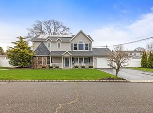 65 Howell Ave, Deer Park, NY 11729