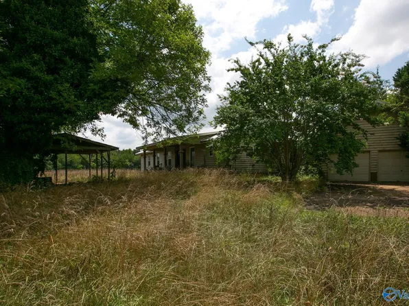 1 Yancy Lamb Dr, New Market, AL 35761