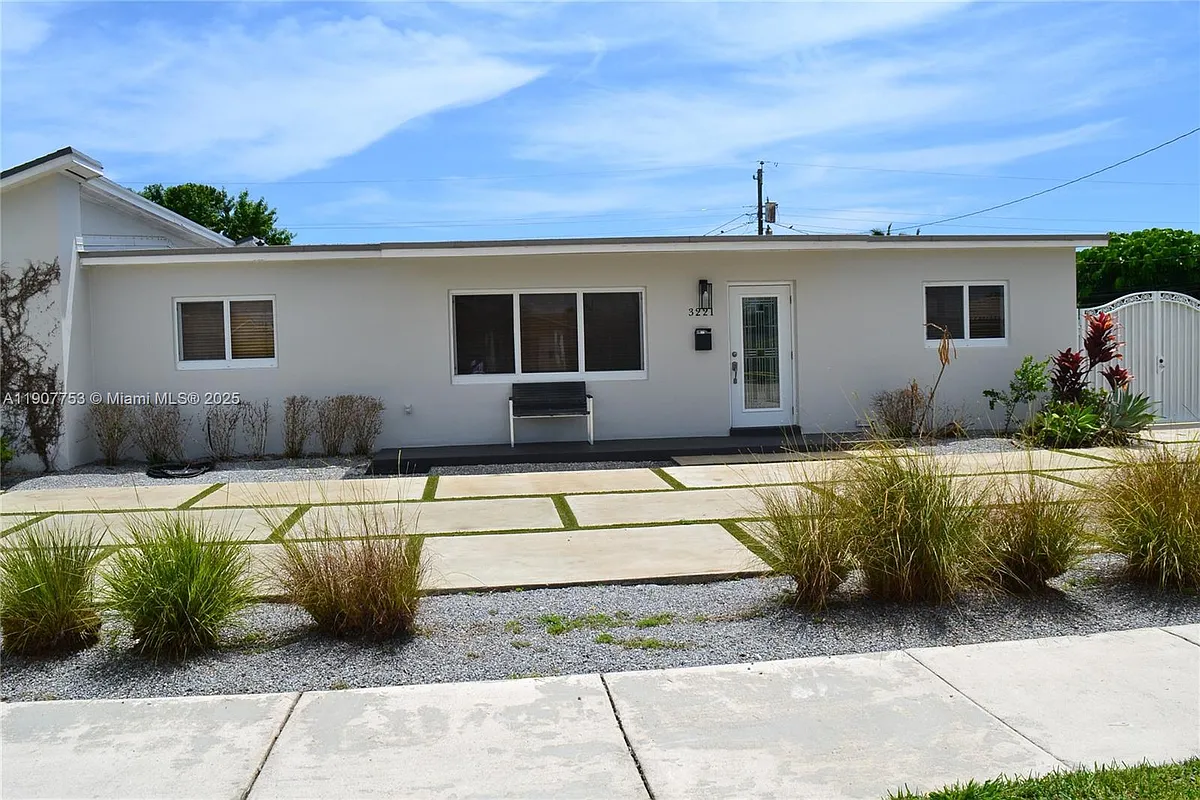 Building Photo - 3221 SW 93rd Pl