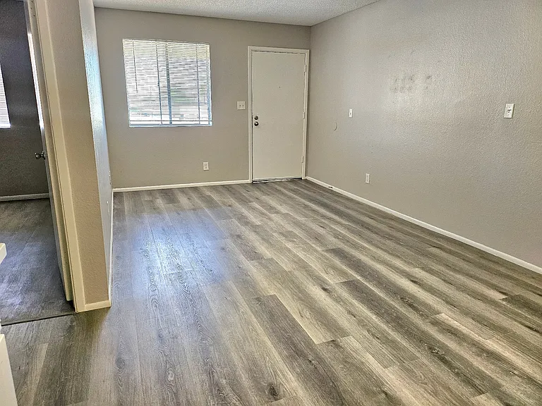1725 W Vogel Ave #15 — Photo 2