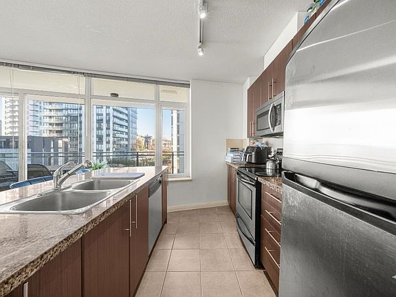 4th image of 898 Carnarvon St #1006