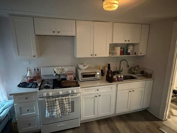 4th image of 232 Oak St #238