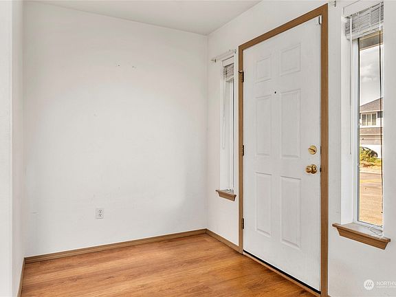 5th image of 1332 181st Street Ct E