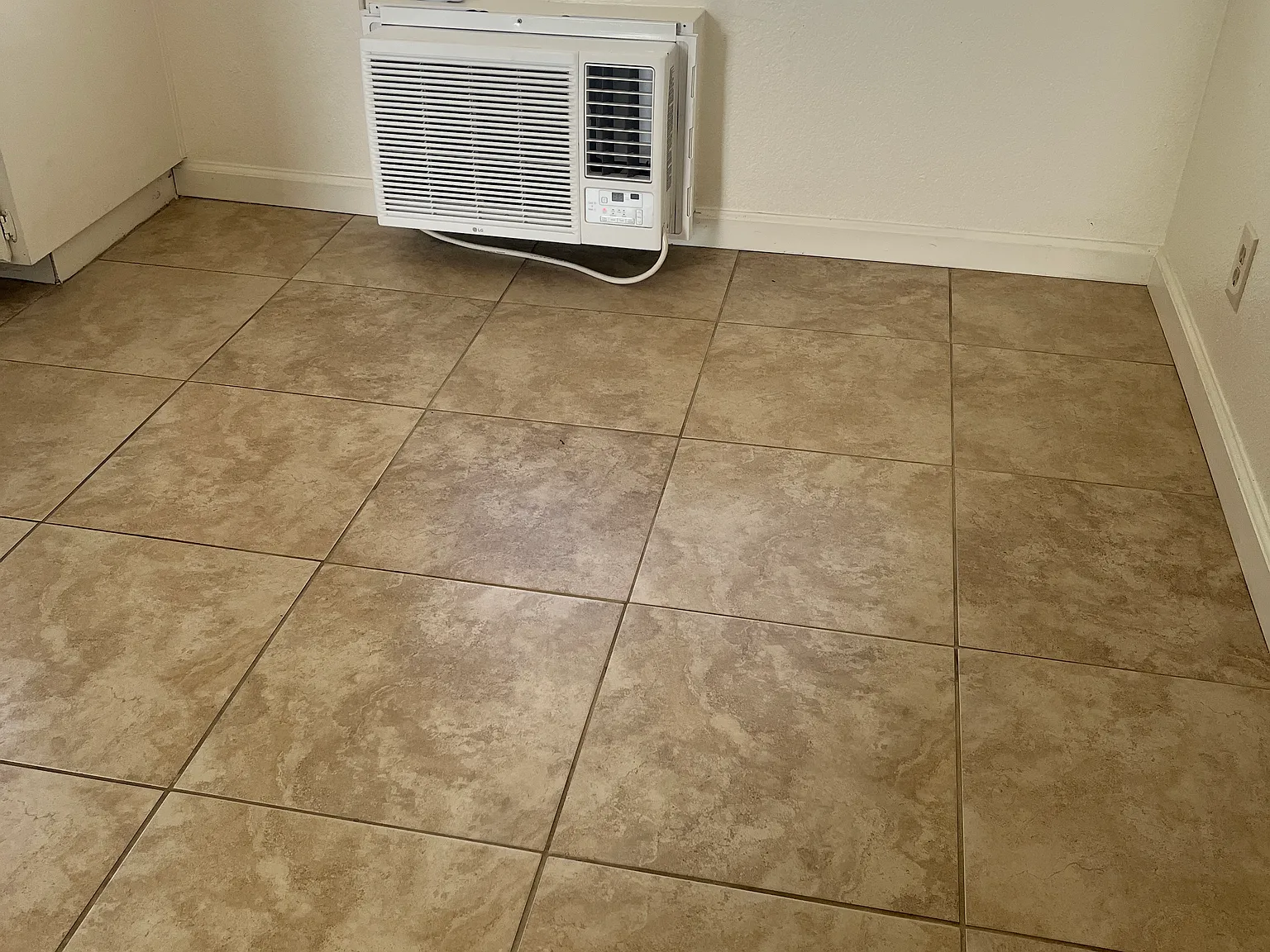 1 bed, 500 sqft, $1,900 — Photo 4