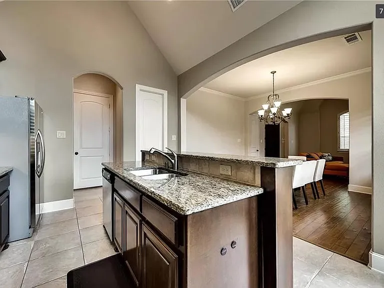 2501 Lady Viviane Ln — Photo 7