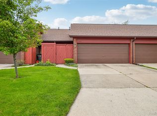42136 Lochmoor St, Clinton Township, MI 48038