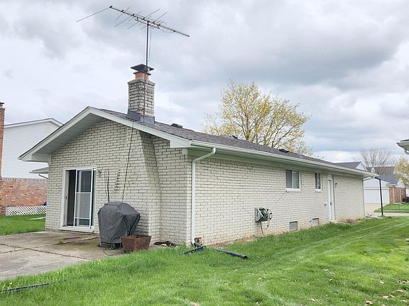 3rd image of 1577 Lakewood Dr