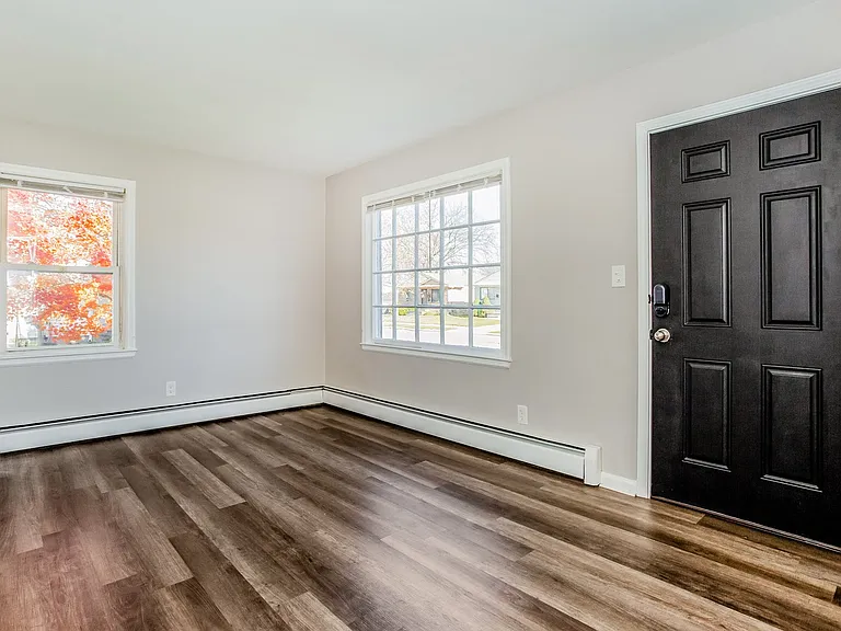 834679_019_living_room_13338113.jpg