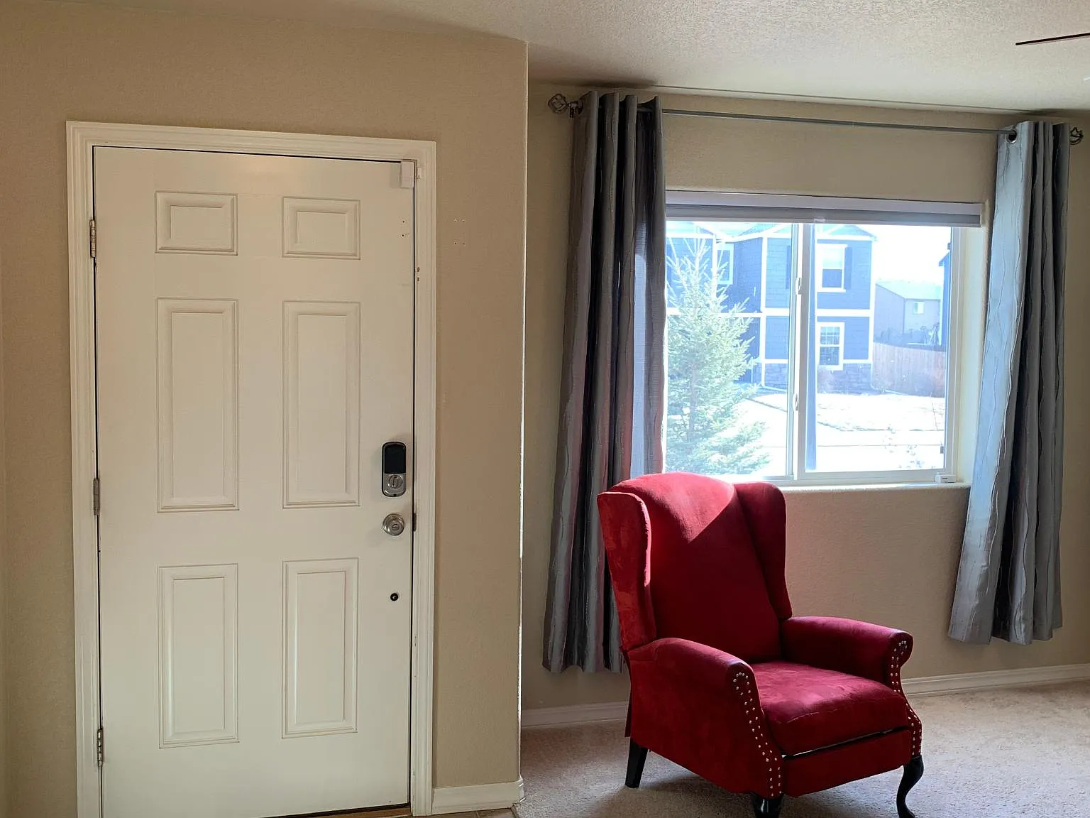 3 bed, 2.5 bath, 2266 sqft, $2,300 — Photo 2