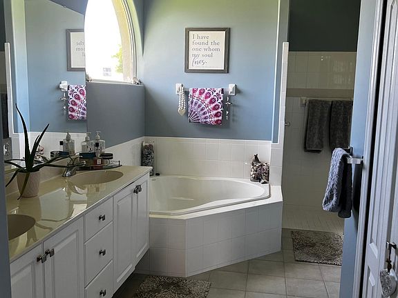 2nd image of 813 Mockingbird Dr