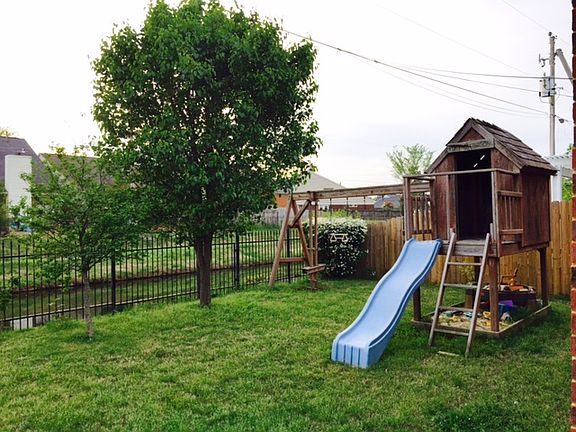 Large swingset w/ clubhouse
