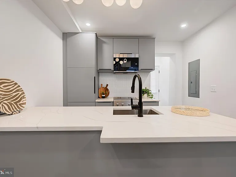 1705 Olive St — Photo 8