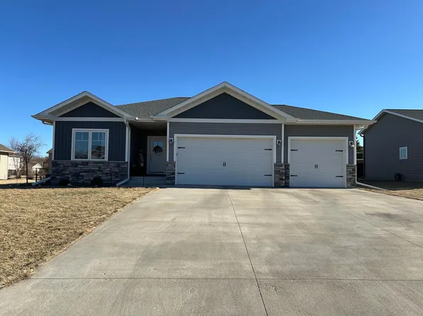 2144 Harbour Oak Dr SE, Owatonna, MN 55060