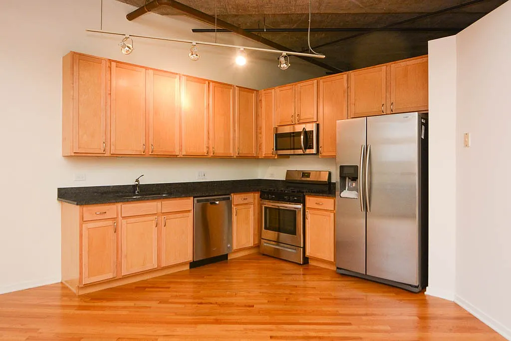 Astonishingly Beautiful 2 Bed, 2 Bath at Van Buren + Morgan (West Loop) — Photo 3