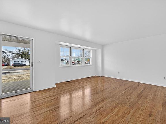 4th image of 12 Main St S