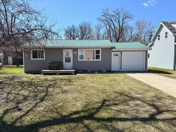 341 4th St N, Greenbush, MN 56726