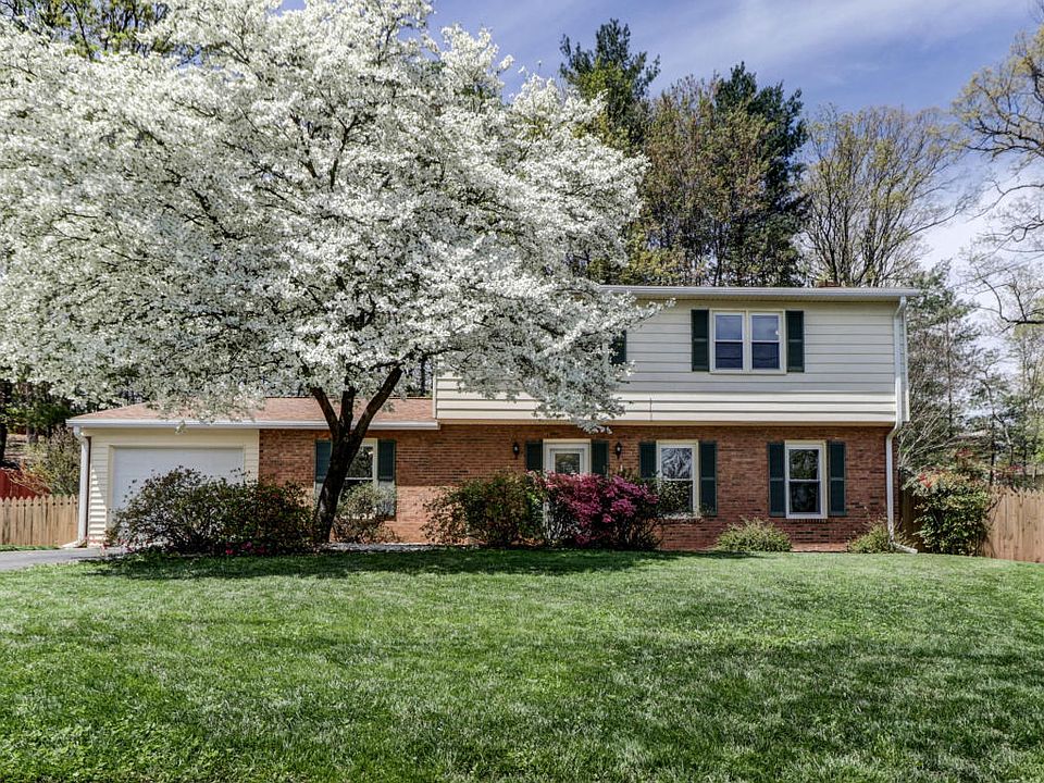 1st image of 3921 Skylark Cir