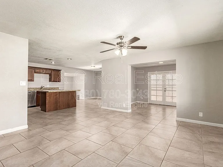 1708 N Daffodil St — Photo 4