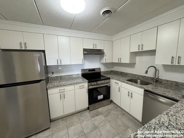 53 Hill Rd, Belmont, MA