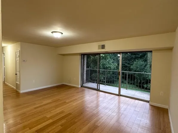 5215 Newton St APT 202, Bladensburg, MD 20710
