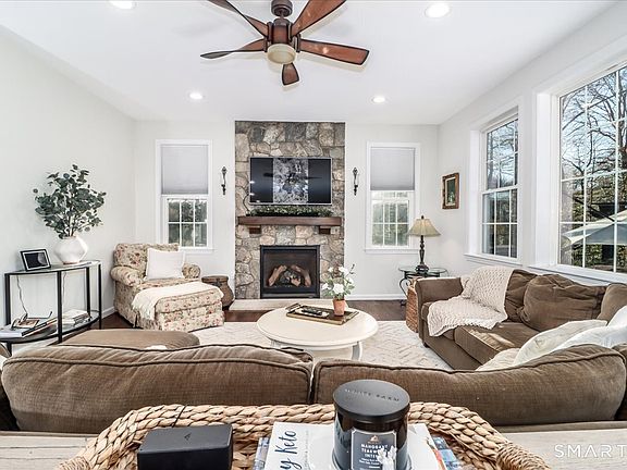 2nd image of 100 Hawthorne Lane
