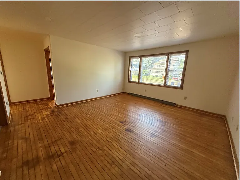 437 W Mill St #3 — Photo 3