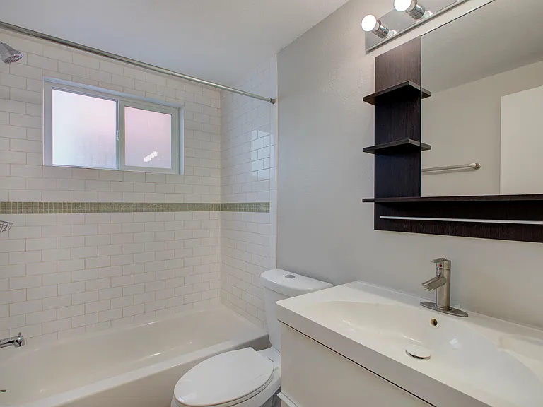 Topaz Apartments — Photo 42