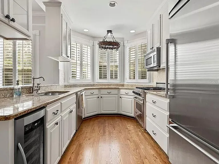 1119 Belleaire Cir — Photo 15